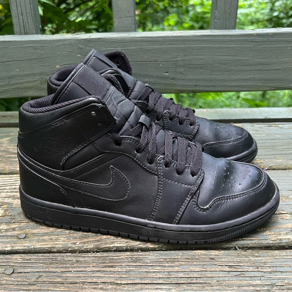 Jordan Black Sneakers